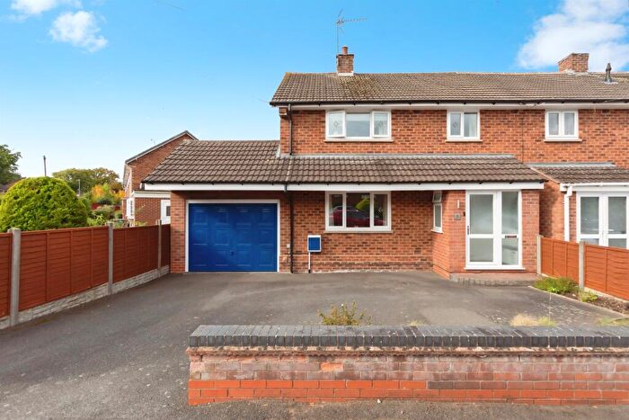 3 Bedroom End Of Terrace House For Sale In Throckmorton Road, Redditch, B98