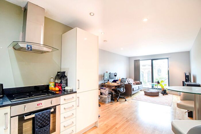 1 Bedroom Flat To Rent In The Chandlers, Leeds, LS2