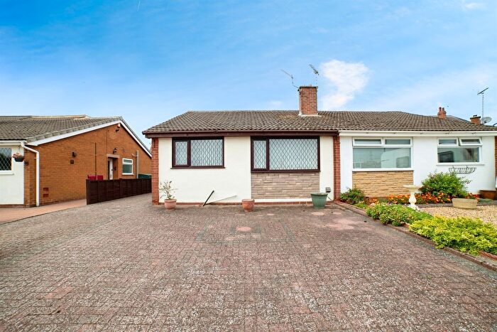 2 Bedroom Semi-Detached Bungalow For Sale In Lake Avenue, Loscoe, Heanor, DE75