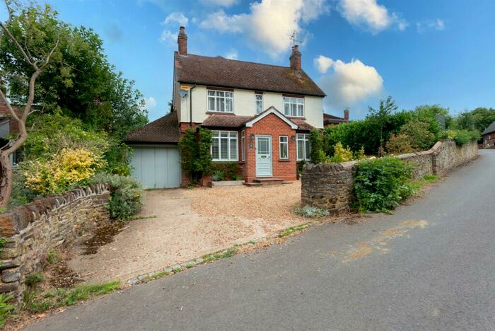 4 Bedroom Detached House For Sale In Stoke Lane, Great Brickhill, Buckinghamshire, MK17