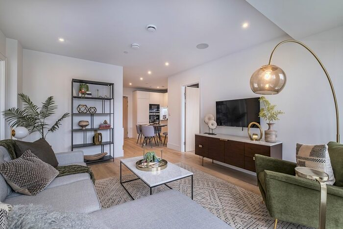 2 Bedroom Flat To Rent In Beverley Way, London, SW20