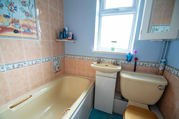 3 Bedroom Semi-Detached House For Sale In Vicarage Hill, Flitwick, MK45