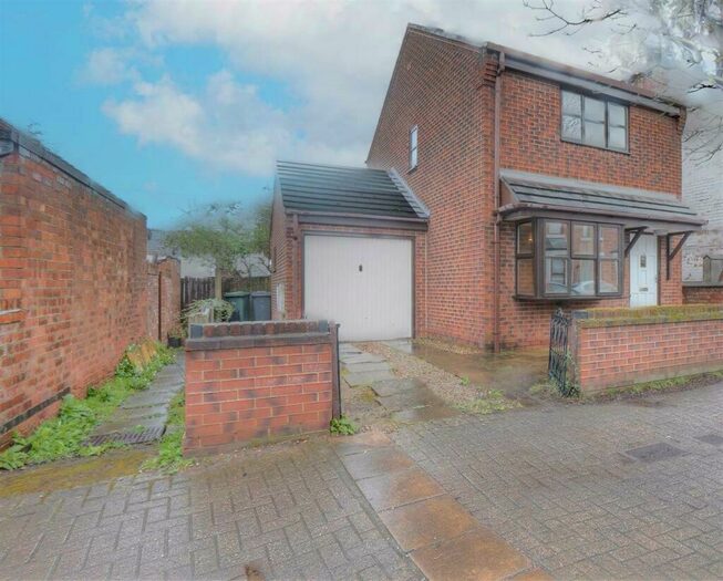 2 Bedroom Detached House To Rent In Byron Road, West Bridgford, Nottingham, Nottinghamshire, NG2