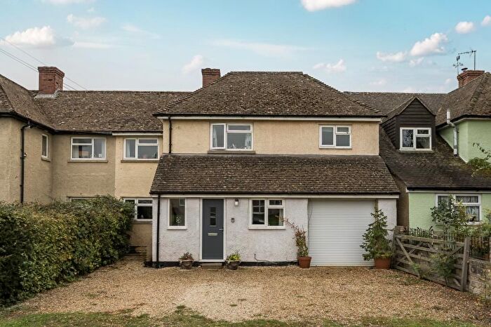 4 Bedroom Semi-detached House For Sale In Witney, Oxfordshire, OX28