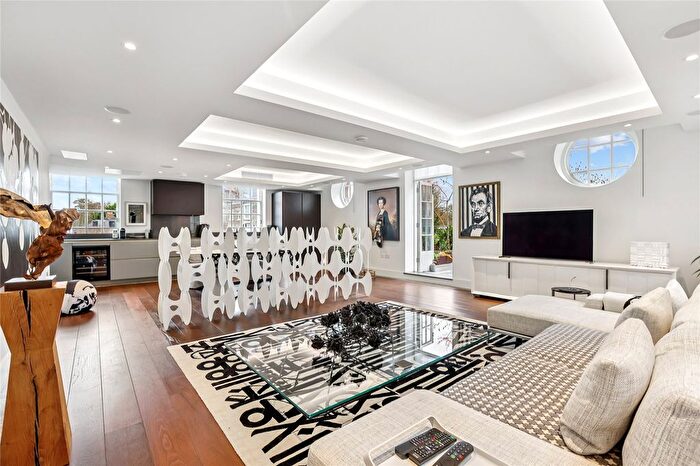 2 Bedroom Flat For Sale In Richmond Hill, Richmond, TW10