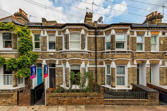 3 Bedroom Flat To Rent In Inworth Street, Battersea, London, SW11