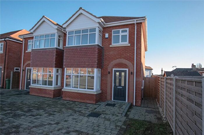 3 Bedroom Semi-Detached House To Rent In Newbold Court, Cleethorpes, Lincolnshire, DN35