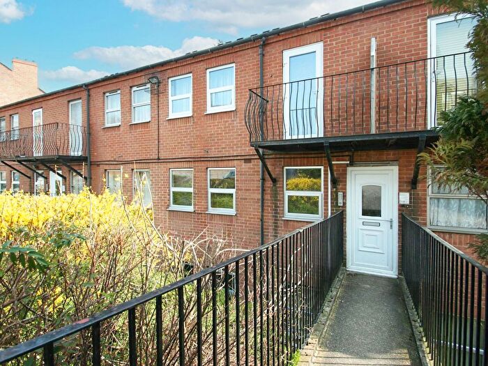 2 Bedroom Flat For Sale In Plowright Court, Nottingham, NG3