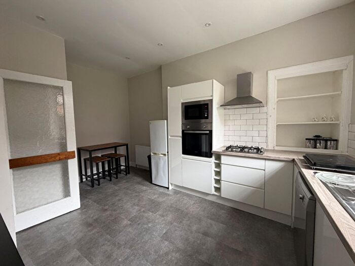 2 Bedroom Flat To Rent In Gowrie Street, Dundee, DD2