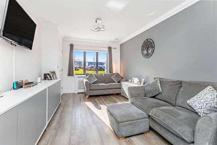 3 Bedroom Town House For Sale In Viscount Drive, Eskbank, EH22