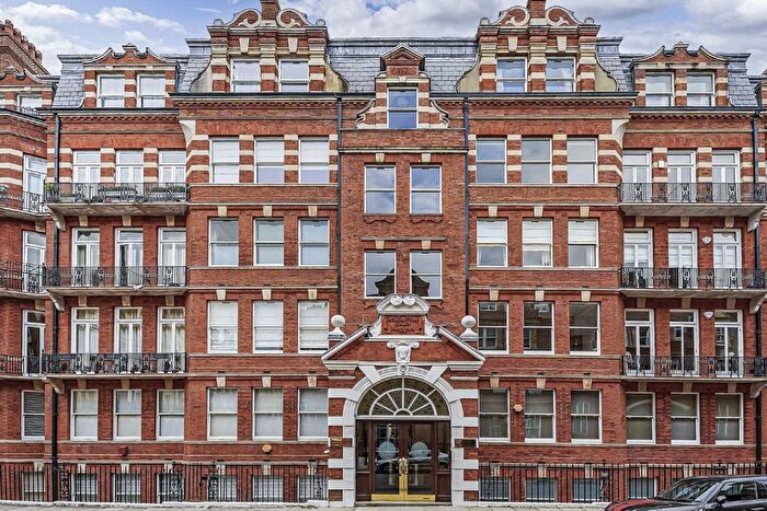 2 Bedroom Flat To Rent In Kensington Court, London, W8