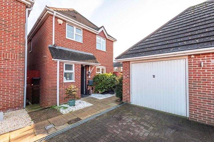 4 Bedroom Detached House For Sale In Whithedwood Avenue, Southampton, Hampshire, SO15
