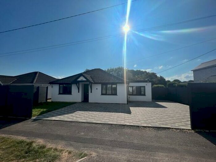 4 Bedroom Detached Bungalow To Rent In Coates Road, Southampton, SO19