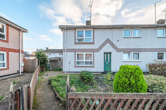 2 Bedroom Apartment For Sale In Upton Close, Littlemore, Oxford, OX4