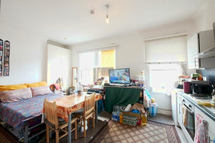 Studio To Rent In Hornsey Park Road, London, N8