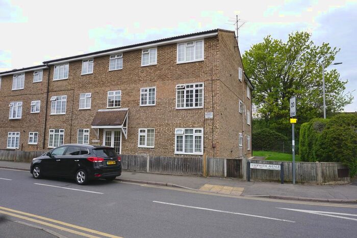 1 Bedroom Flat To Rent In Sopwith Avenue, Chessington, KT9