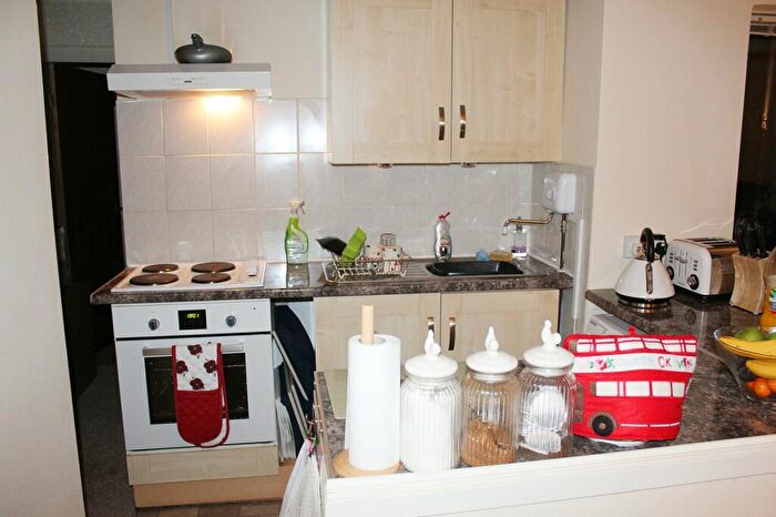 1 Bedroom Flat To Rent In Stratford Road, Shirley, Solihull, West Midlands, B90