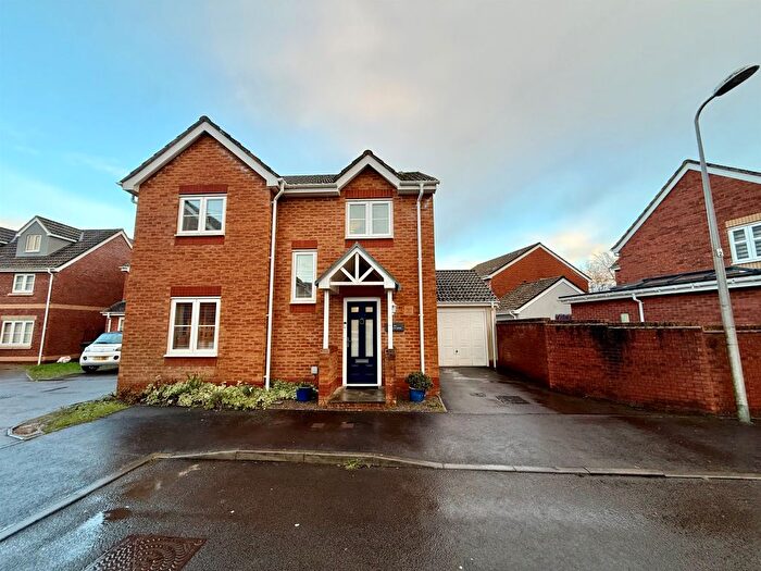 4 Bedroom Semi-detached House For Sale In Meadow Drive, Tyla Garw, Pontyclun, CF72