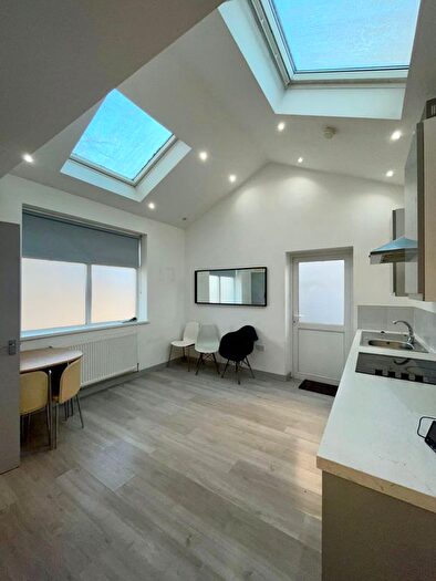 2 Bedroom Flat To Rent In Pearl Street, Cardiff, CF24