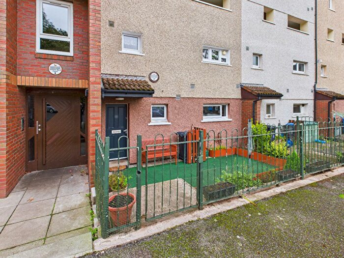 1 Bedroom Flat To Rent In Speckled Wood Court, Whitfield, Dundee, DD4