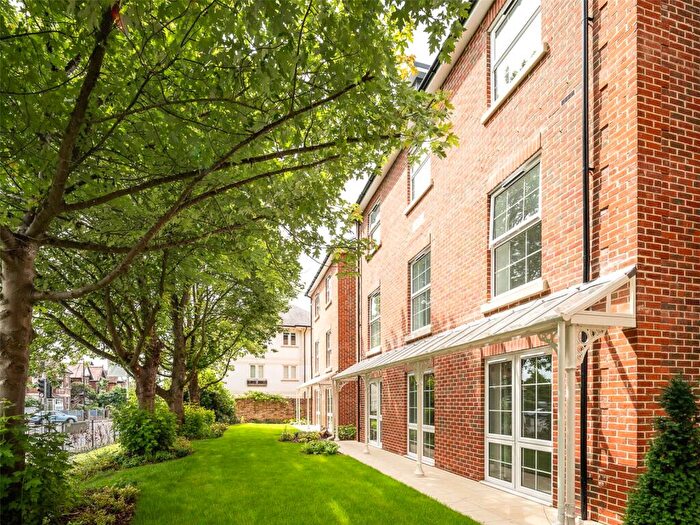 2 Bedroom Flat For Sale In Queen Elizabeth Avenue, Lymington, Hampshire, SO41