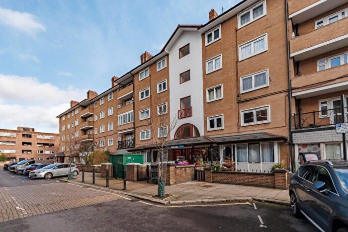 1 Bedroom Flat For Sale In Rogers Estate, Globe Road, Bethnal Green, E2
