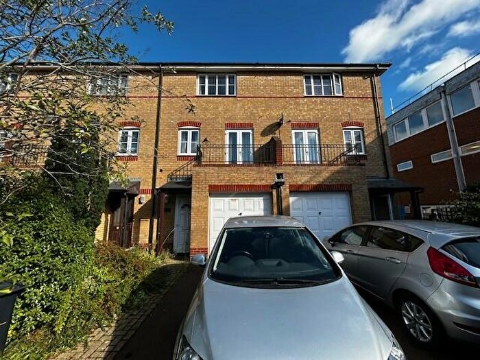 3 Bedroom Town House To Rent In Avenue Lane, Eastbourne, BN21
