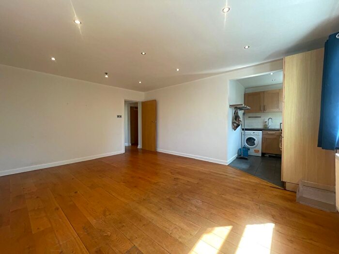 2 Bedroom Flat To Rent In Madeley Road, Ealing, W5