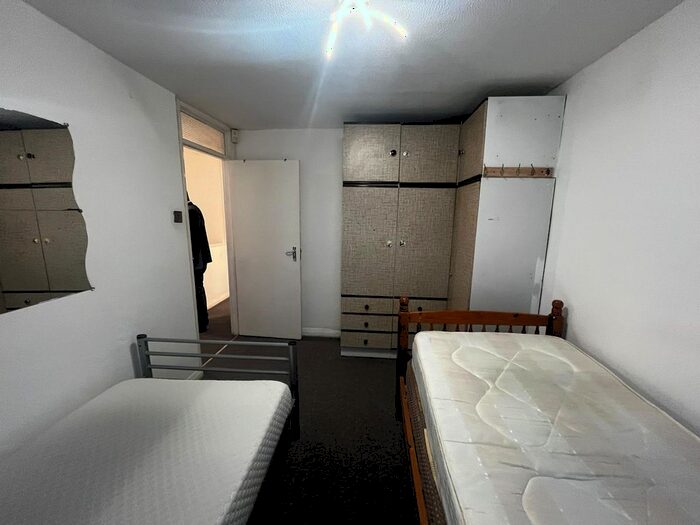 3 Bedroom Flat To Rent In Craneswater, Hayes, UB3