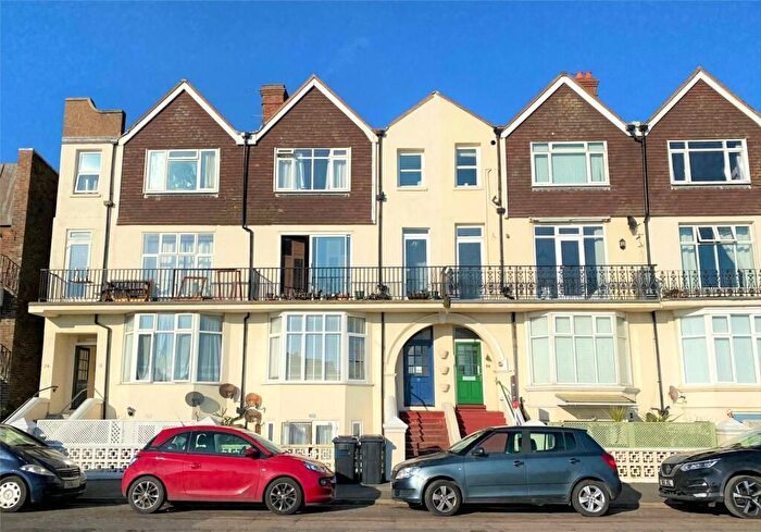 1 Bedroom Flat For Sale In South Terrace, Littlehampton, BN17