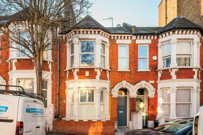 1 Bedroom Flat To Rent In Mossbury Road, Clapham Junction, London, SW11