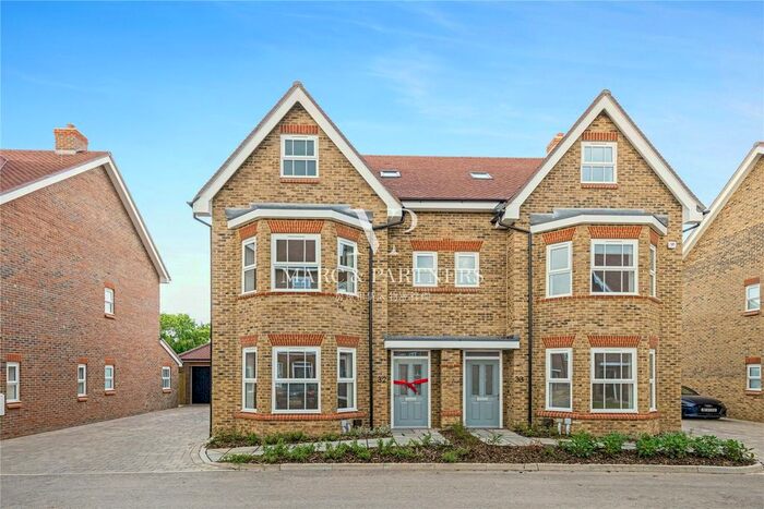 4 Bedroom Terraced House To Rent In Albright Gardens, Walton-On-Thames, KT12