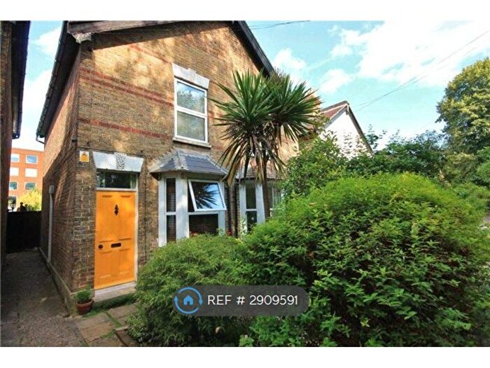 1 Bedroom Maisonette To Rent In Station Path, Staines-Upon-Thames, TW18