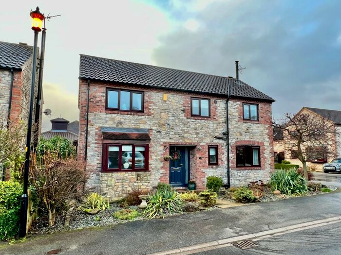 3 Bedroom Detached House For Sale In The Stables, Towton, Tadcaster, LS24