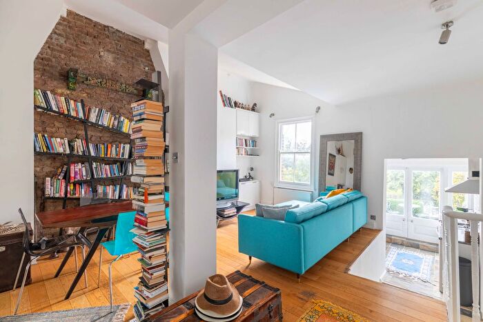 2 Bedroom Flat To Rent In Cremorne Road, Kensington And Chelsea, London, SW10