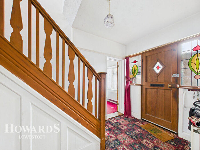 4 Bedroom Semi Detached House For Sale In Oulton Road North, Oulton, NR32