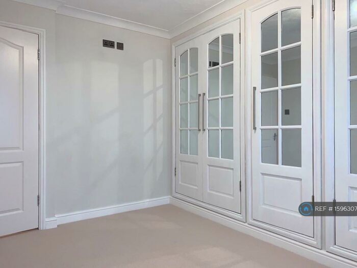 1 Bedroom Flat To Rent In St. Marys Court, London, SE2