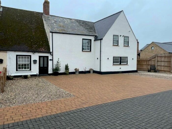 3 Bedroom Semi-Detached House For Sale In Village Farm Cottage, SG19