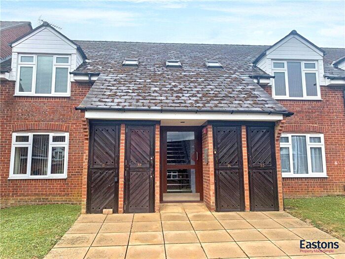 1 Bedroom Flat For Sale In Henbit Close, Tadworth, Surrey, KT20