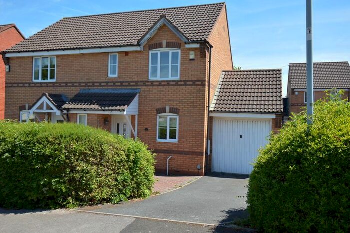 3 Bedroom Semi-Detached House To Rent In Slingfield Road, Northfield, Birmingham, B31
