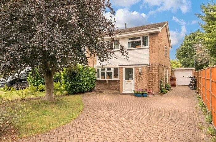 3 Bedroom Semi-Detached House To Rent In Goodings Green, Wokingham, Berkshire, RG40