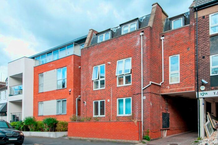 1 Bedroom Flat To Rent In Croydon Road, Caterham, CR3