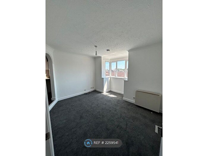 2 Bedroom Flat To Rent In Chapel Close, Clowne, Chesterfield, S43