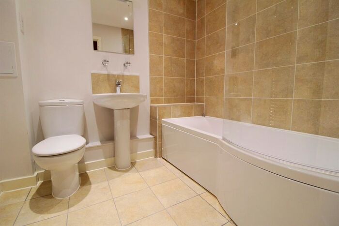 2 Bedroom Flat To Rent In Alleyne Close, Reading, RG1