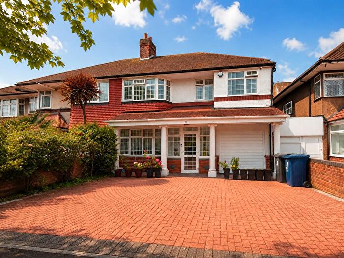5 Bedroom Semi Detached House For Sale In Thorncliffe Road, Southall, UB2