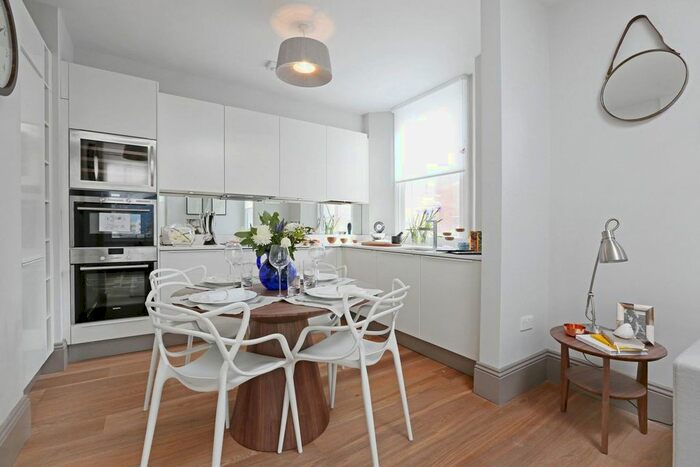 2 Bedroom Flat To Rent In Goodge Street, Fitzrovia, W1T