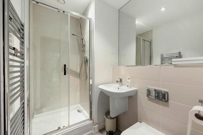 2 Bedroom Flat For Sale In Harford Street, London, E1
