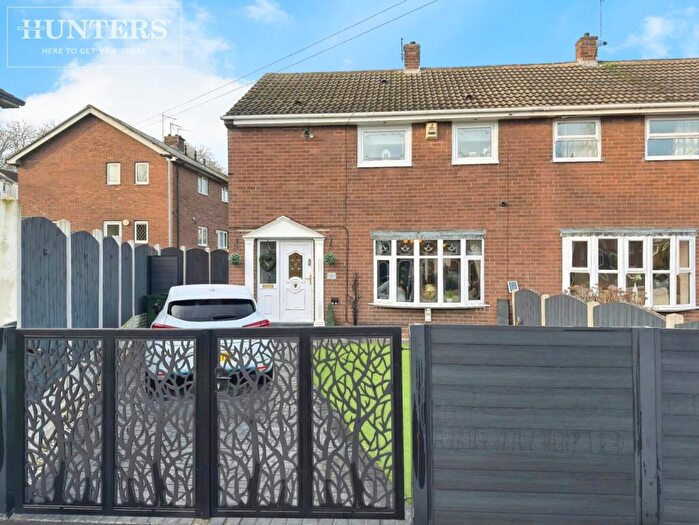 3 Bedroom Semi Detached House For Sale In Lulworth Close, Barnsley, S70