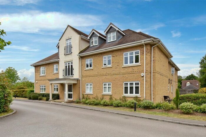 2 Bedroom Flat To Rent In Windsor Lodge, Witchford Gate, Maidenhead, Berkshire, SL6