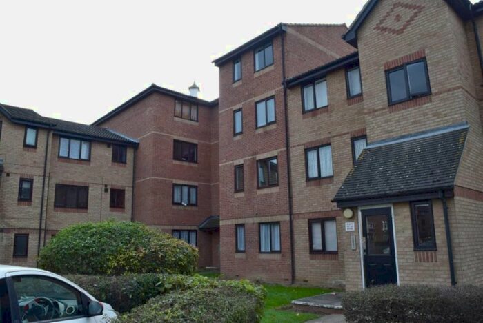 2 Bedroom Flat To Rent In Waterville Drive, Vange, Basildon, SS16